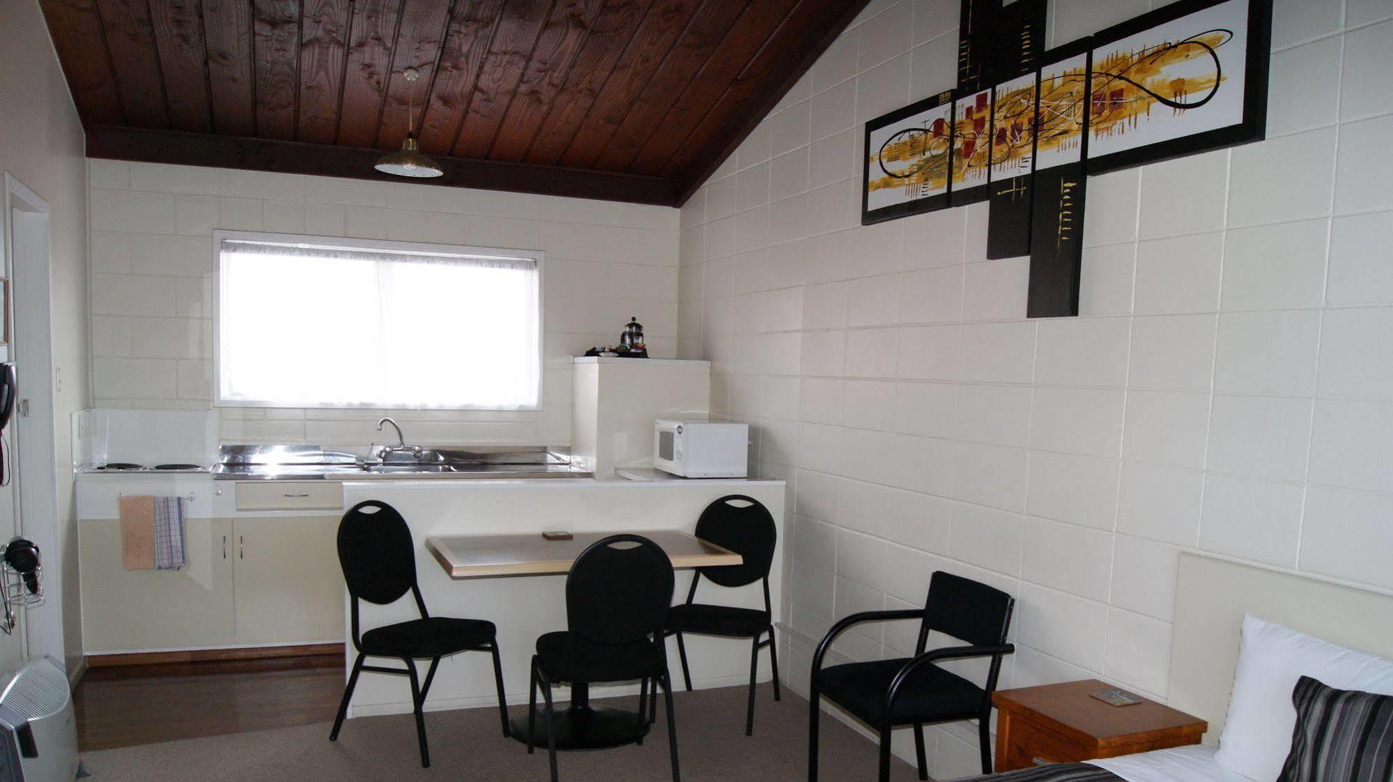 Tourist Court Motel Вакатане Екстер'єр фото