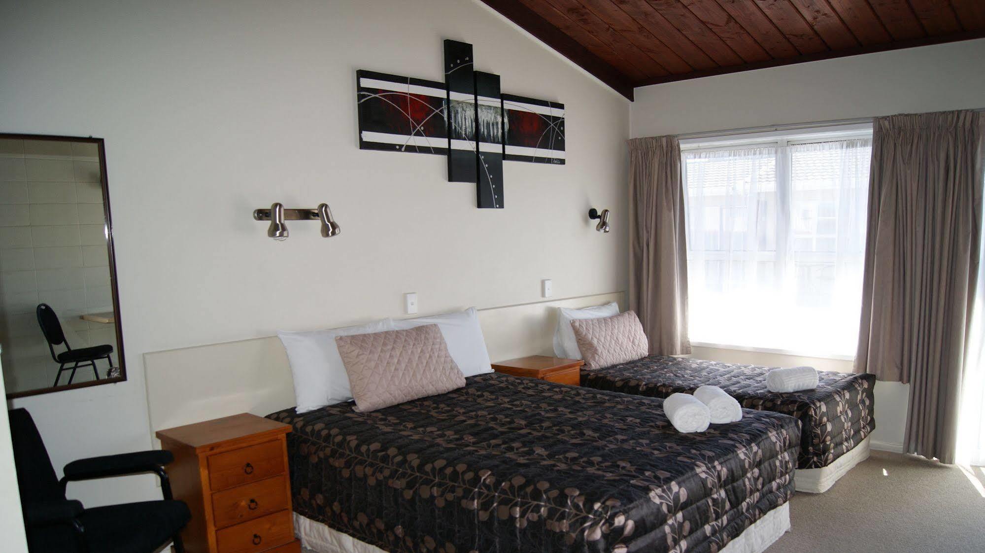Tourist Court Motel Вакатане Екстер'єр фото
