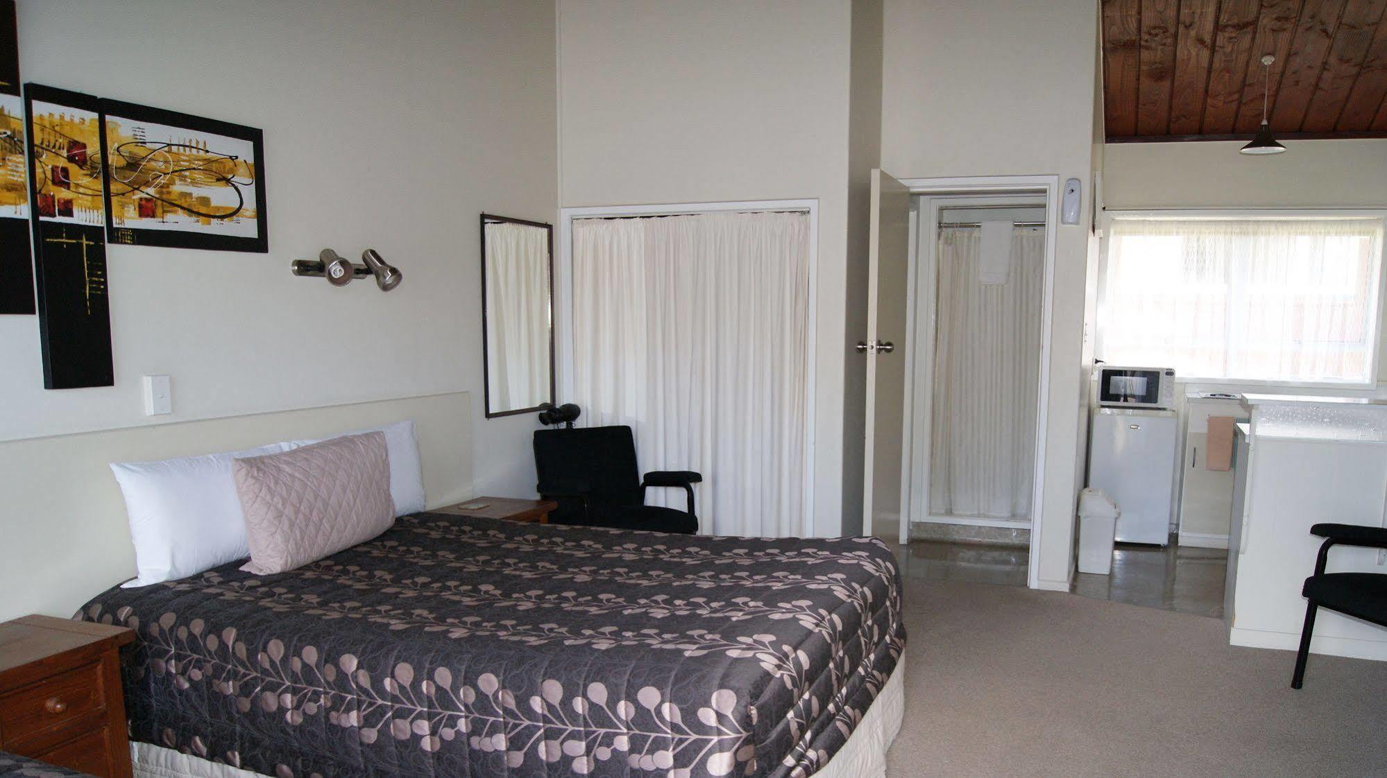 Tourist Court Motel Вакатане Екстер'єр фото