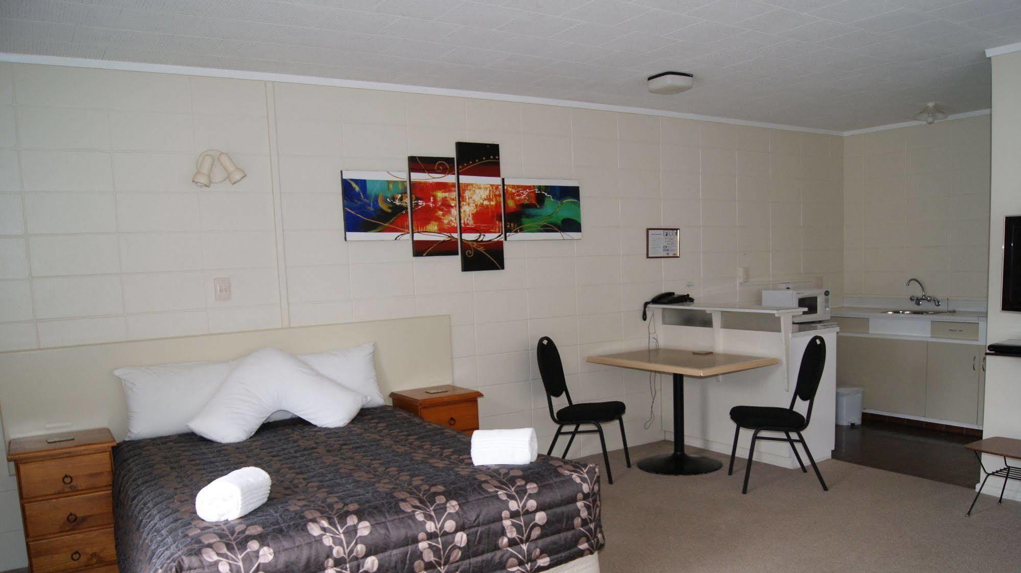 Tourist Court Motel Вакатане Екстер'єр фото