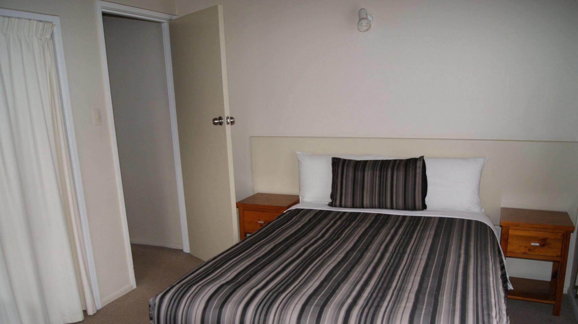 Tourist Court Motel Вакатане Екстер'єр фото