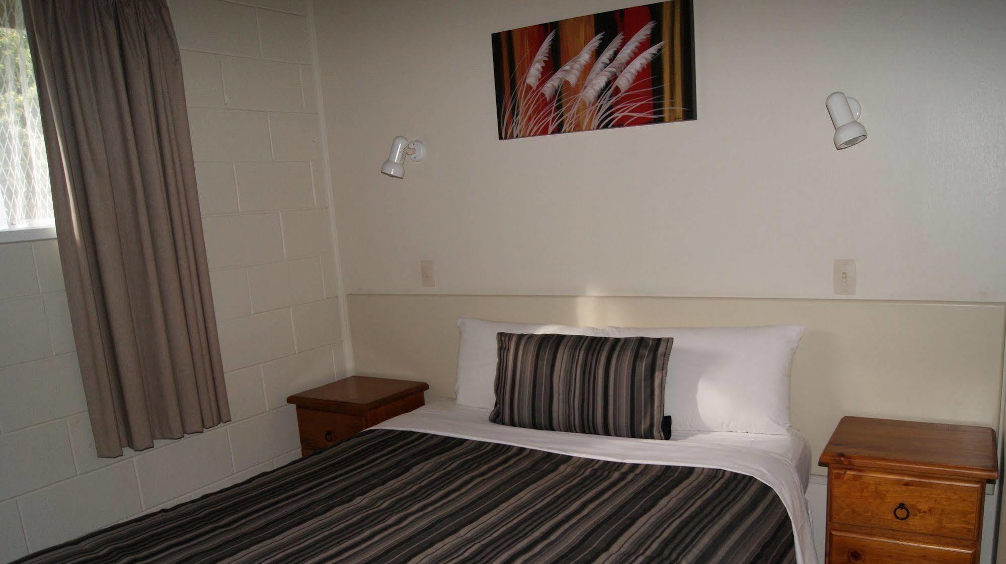 Tourist Court Motel Вакатане Екстер'єр фото