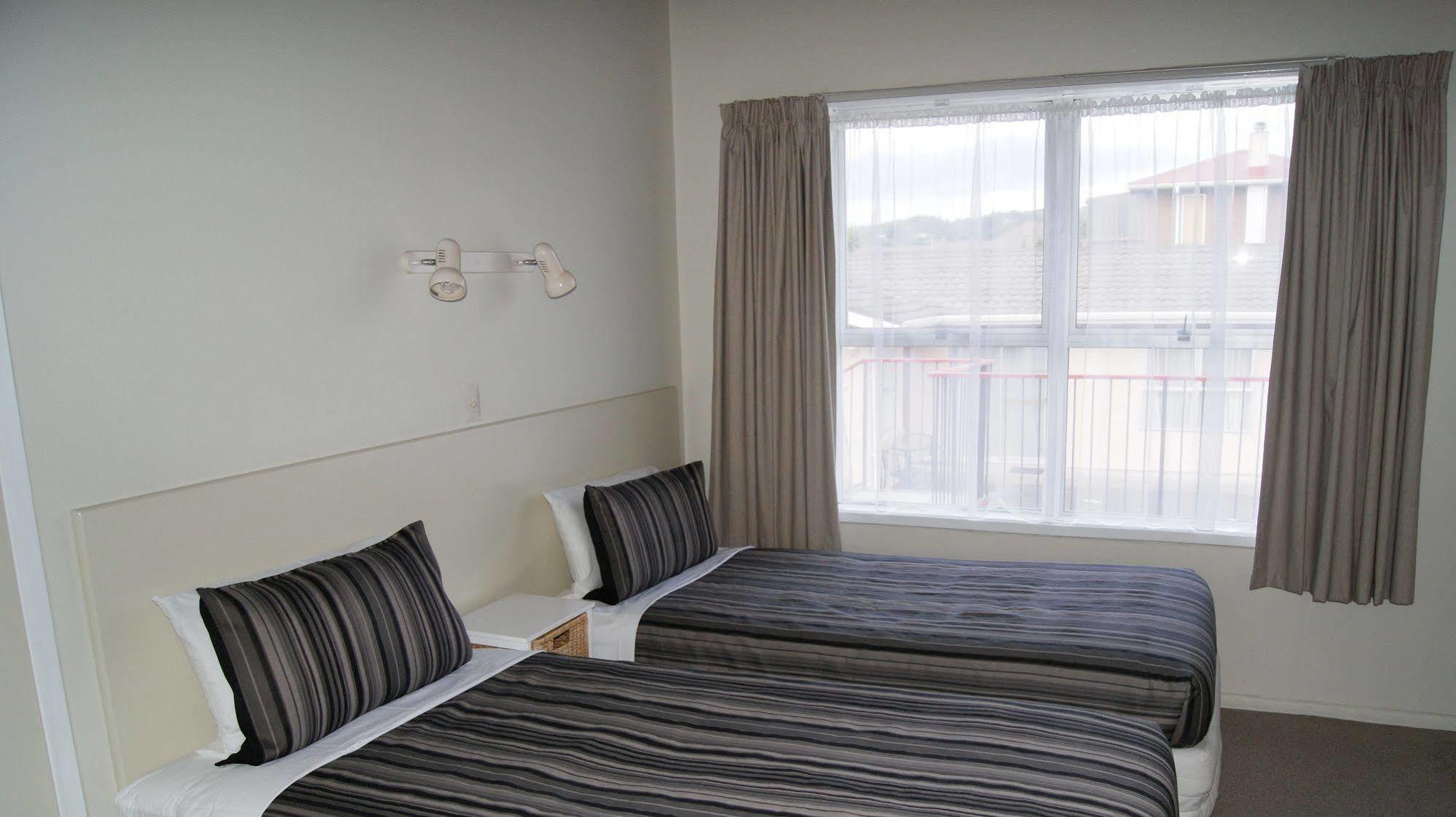 Tourist Court Motel Вакатане Екстер'єр фото